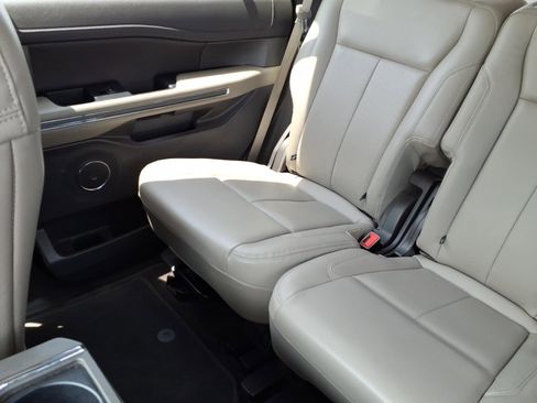Used 2019 Ford Expedition XLT w/ Equipment Group 202A RWD image 22
