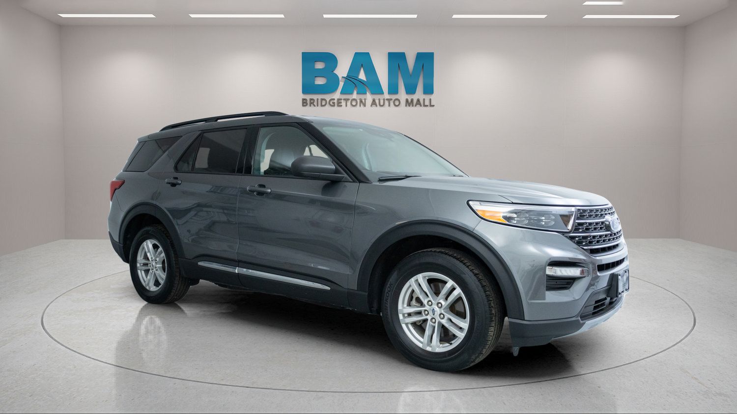 Used 2023 Ford Explorer XLT w/ Equipment Group 202A AWD/4WD image 1