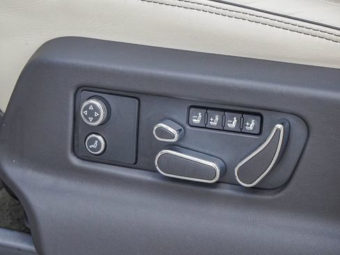 Certified 2023 Bentley Bentayga AWD/4WD image 37