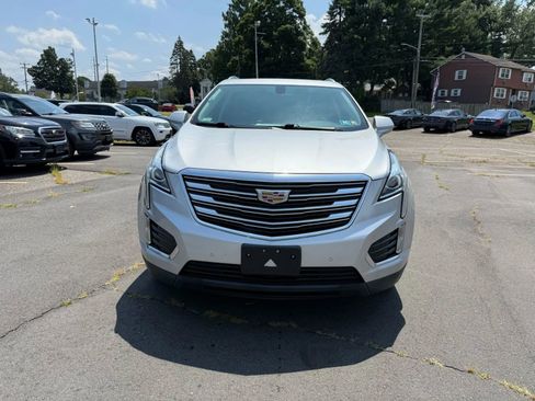 Used 2017 Cadillac XT5 Luxury image 2