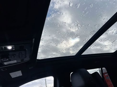 Used 2021 GMC Yukon Denali w/ Denali Ultimate Package AWD/4WD image 22