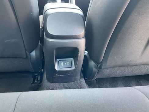 Used 2025 Hyundai Elantra Blue image 12