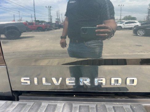 Used 2018 Chevrolet Silverado 1500 LT w/ Texas Edition image 15