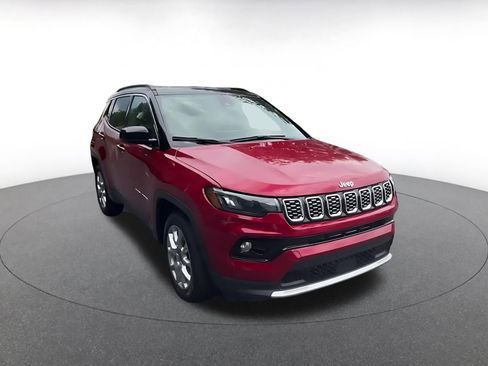 Used 2025 Jeep Compass Limited AWD/4WD image 3