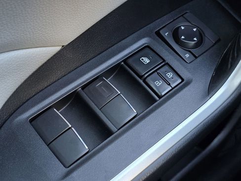 Used 2021 Toyota RAV4 XLE Premium image 31