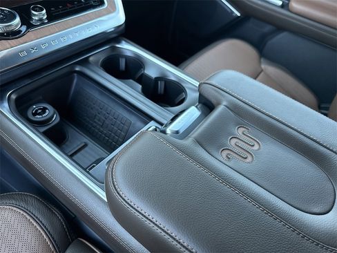Used 2025 Ford Expedition Max King Ranch image 31
