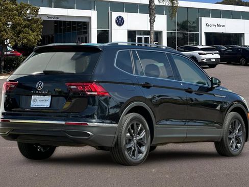 Used 2022 Volkswagen Tiguan SE w/ Panoramic Sunroof Package FWD image 4