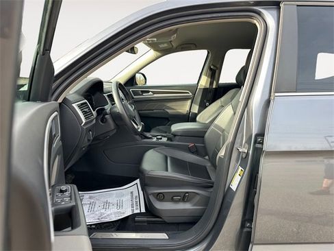Used 2023 Volkswagen Atlas SE image 9