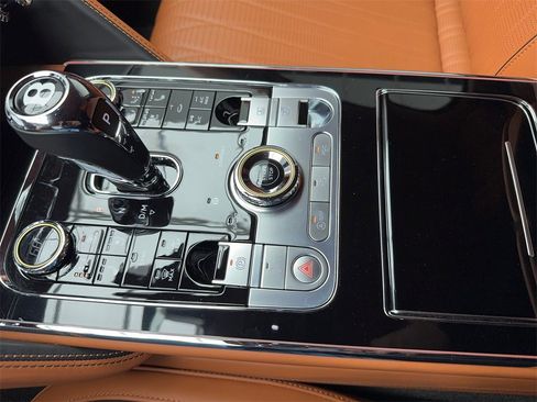 Used 2022 Bentley Flying Spur W12 image 38