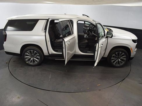 Used 2025 Chevrolet Suburban High Country AWD/4WD image 61