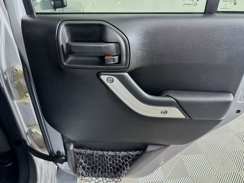 Used 2016 Jeep Wrangler Unlimited Sahara w/ Dual Top Group image 25