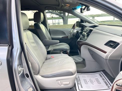 Used 2013 Toyota Sienna Limited image 15