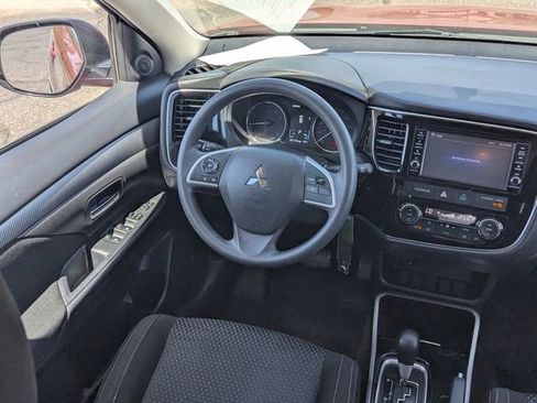 Used 2018 Mitsubishi Outlander ES AWD/4WD image 15