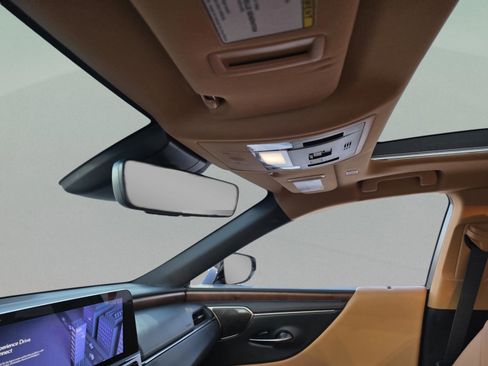 Used 2025 Lexus ES 350 Ultra Luxury w/ Accessory Package (Z1) image 16