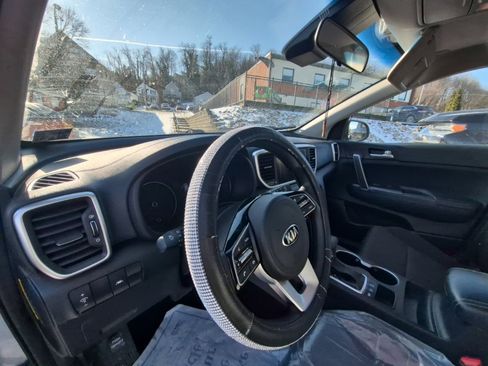 Used 2020 Kia Sportage LX image 10