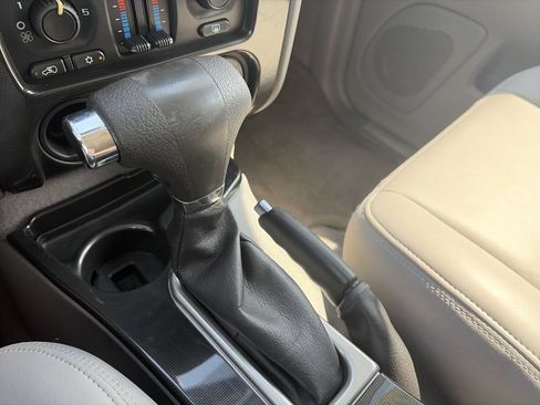 Used 2008 GMC Envoy SLE RWD image 21