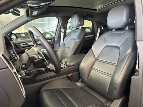 Used 2023 Porsche Cayenne Platinum Edition w/ Towing Package w/o Tow Ball image 5