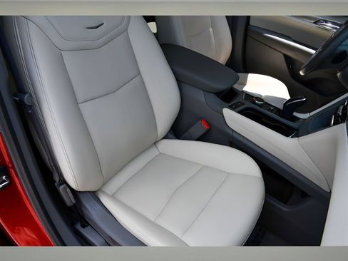 Used 2023 Cadillac XT5 Premium Luxury w/ Technology Package AWD/4WD image 31