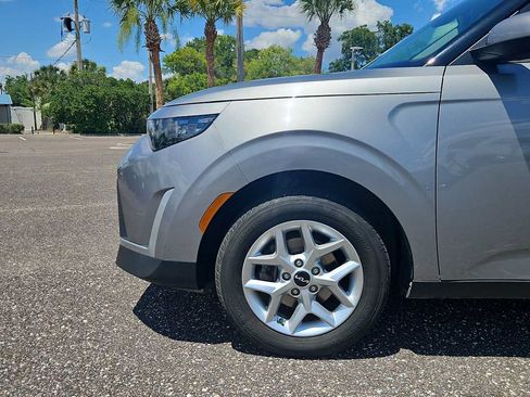 Used 2023 Kia Soul LX w/ Option Group 015 FWD image 18