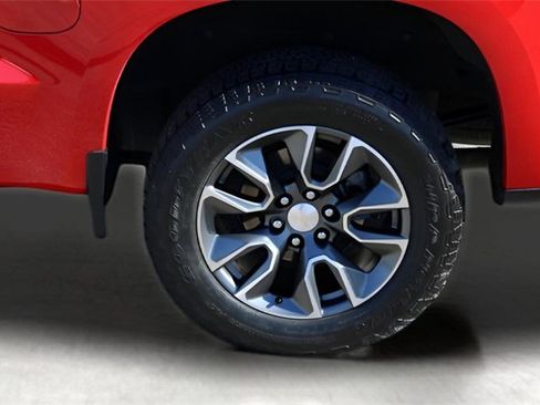 Used 2024 Chevrolet Silverado 1500 LT image 9