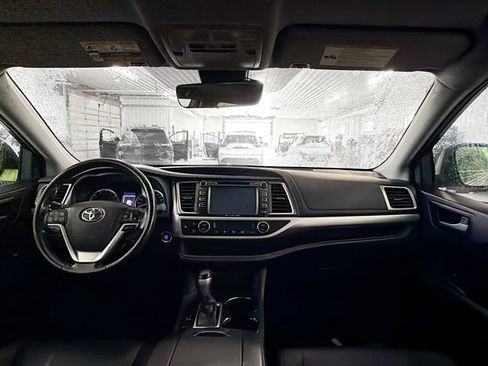 Used 2017 Toyota Highlander XLE AWD/4WD image 10