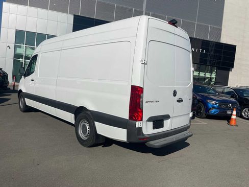 Used 2021 Mercedes-Benz Sprinter 2500 image 32
