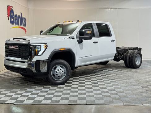 New 2026 GMC Sierra 3500 Pro w/ Convenience Package image 2
