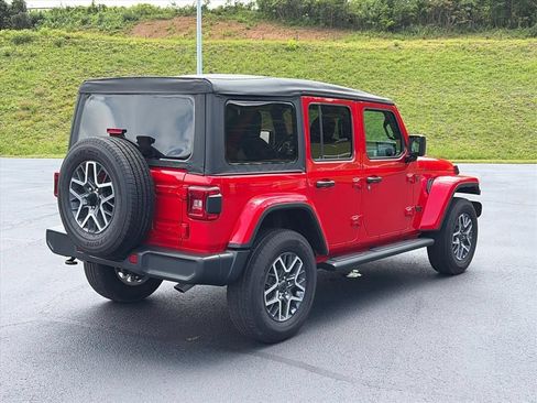 Used 2025 Jeep Wrangler Unlimited Sahara AWD/4WD image 4