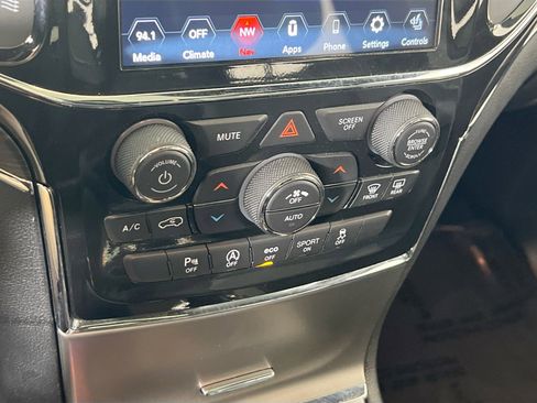 Used 2022 Jeep Grand Cherokee Limited image 16