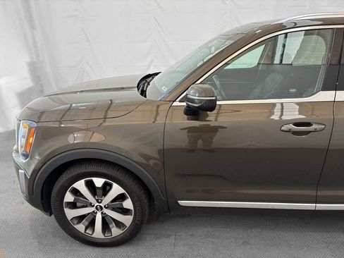 Used 2021 Kia Telluride EX w/ EX Premium Package AWD/4WD image 3