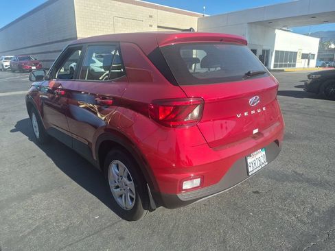 Used 2026 Hyundai Venue SE FWD image 6