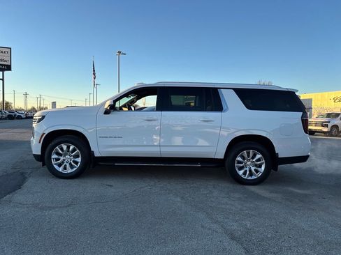 Used 2025 Chevrolet Suburban LS image 3