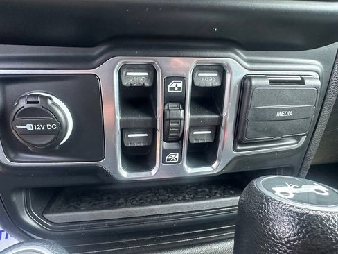 Used 2019 Jeep Wrangler Unlimited Sahara AWD/4WD image 22