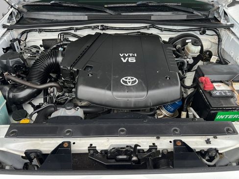 Used 2012 Toyota Tacoma PreRunner image 40