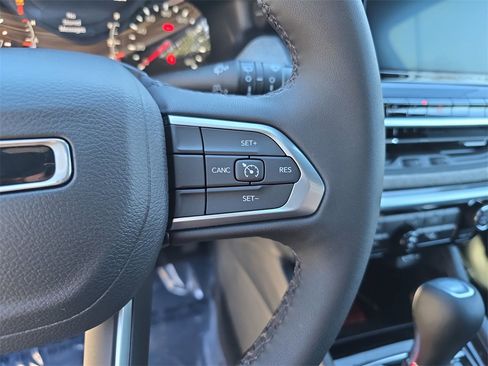 New 2026 Jeep Compass Latitude image 19