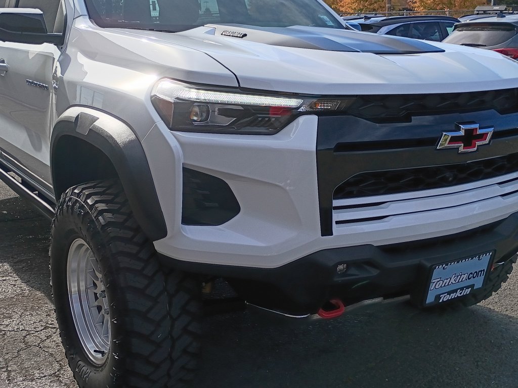 Used 2026 Chevrolet Colorado ZR2 w/ Technology Package AWD/4WD image 11