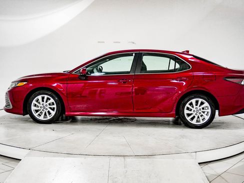 Used 2022 Toyota Camry LE image 5