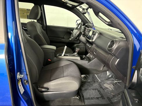 Used 2017 Toyota Tacoma TRD Off-Road w/ Tow Package RWD image 34