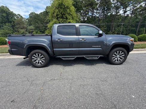 Used 2022 Toyota Tacoma Limited AWD/4WD image 3