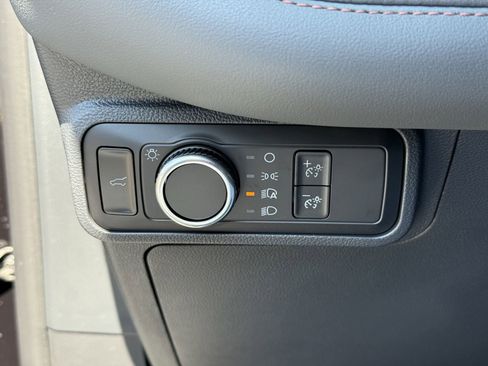 New 2025 Ford Explorer Active image 18