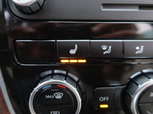 Used 2013 Volkswagen Passat TDI SEL Premium image 19