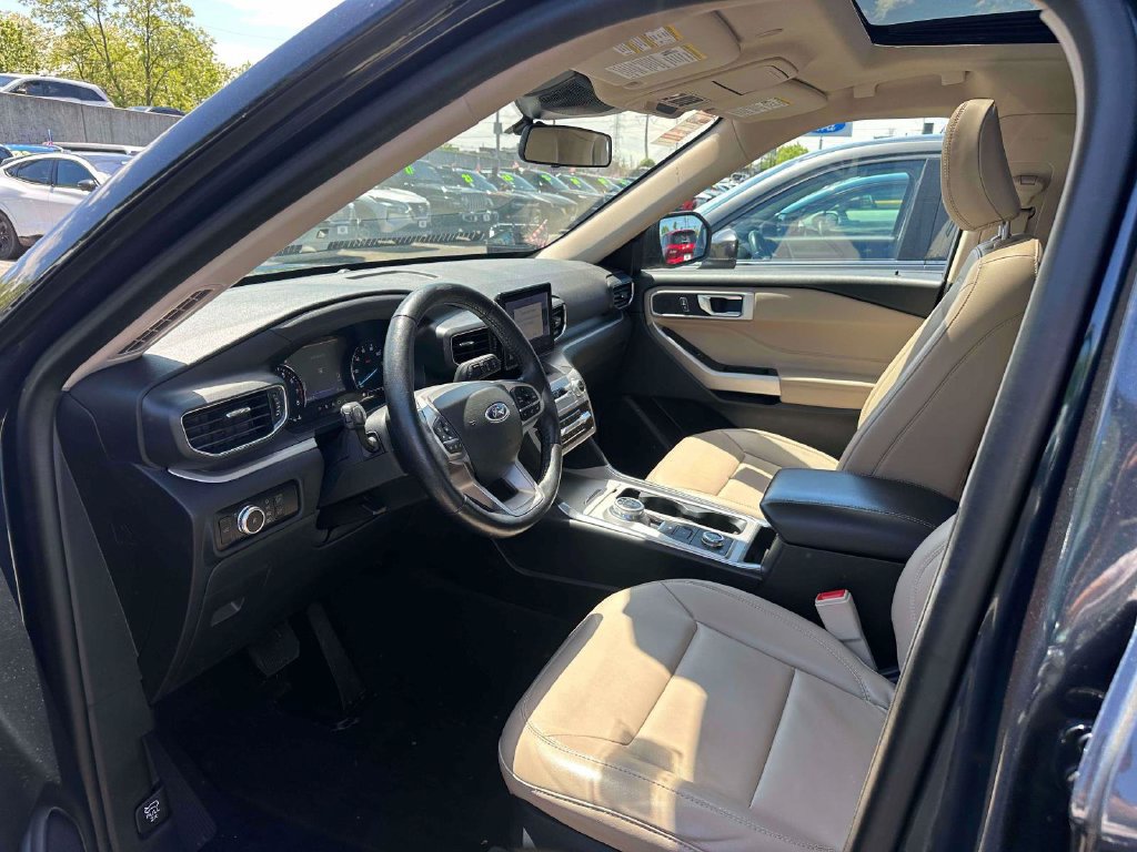 Used 2022 Ford Explorer XLT w/ Equipment Group 202A AWD/4WD image 15