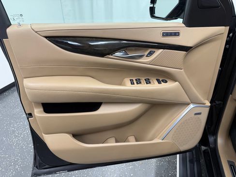 Used 2019 Cadillac Escalade Platinum AWD/4WD image 9