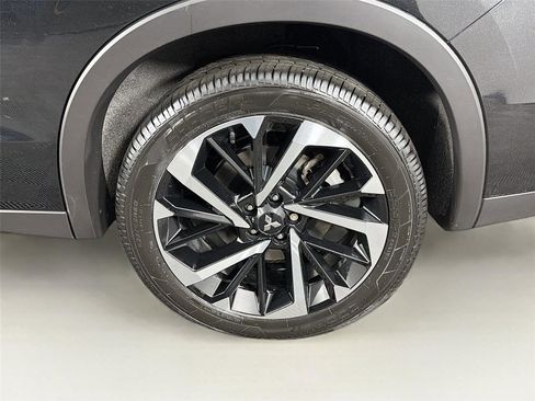 Used 2023 Mitsubishi Outlander SE AWD/4WD image 39