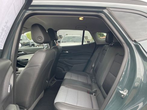 Used 2025 Chevrolet Trax LT w/ LT Convenience Package image 25