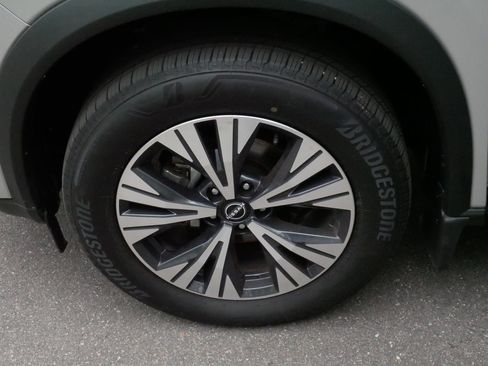 Used 2023 Nissan Rogue SV AWD/4WD image 15