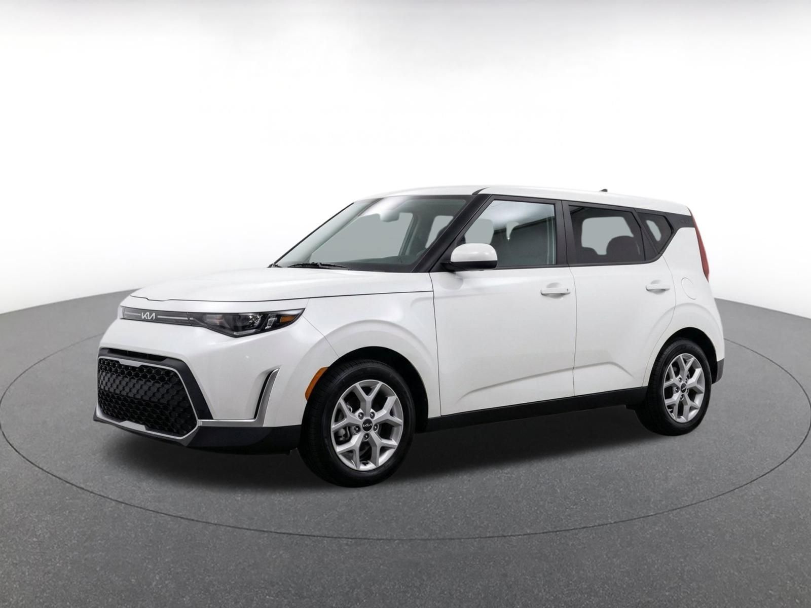 Used 2025 Kia Soul LX w/ LX Technology Package FWD image 3