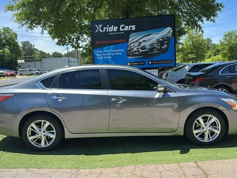 Used 2015 Nissan Altima 2.5 SV w/ Convenience Package FWD image 8