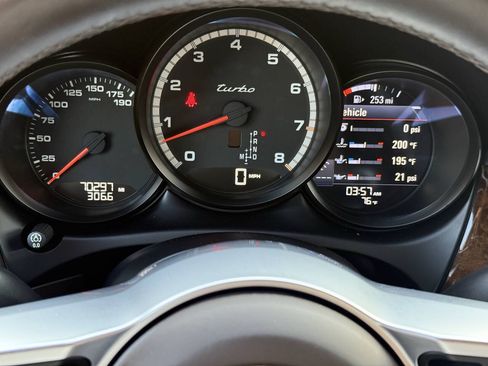 Used 2015 Porsche Macan Turbo AWD/4WD image 26