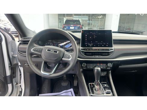 Used 2025 Jeep Compass Trailhawk AWD/4WD image 20